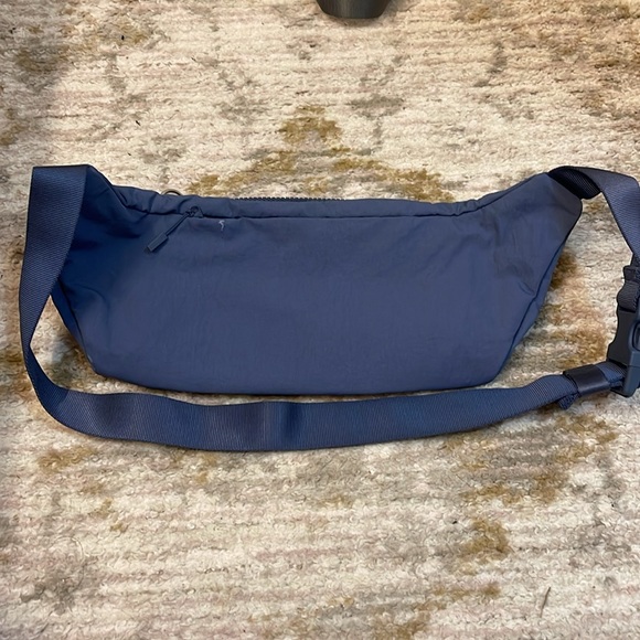 Lululemon belt bag - Picture 2 of 9